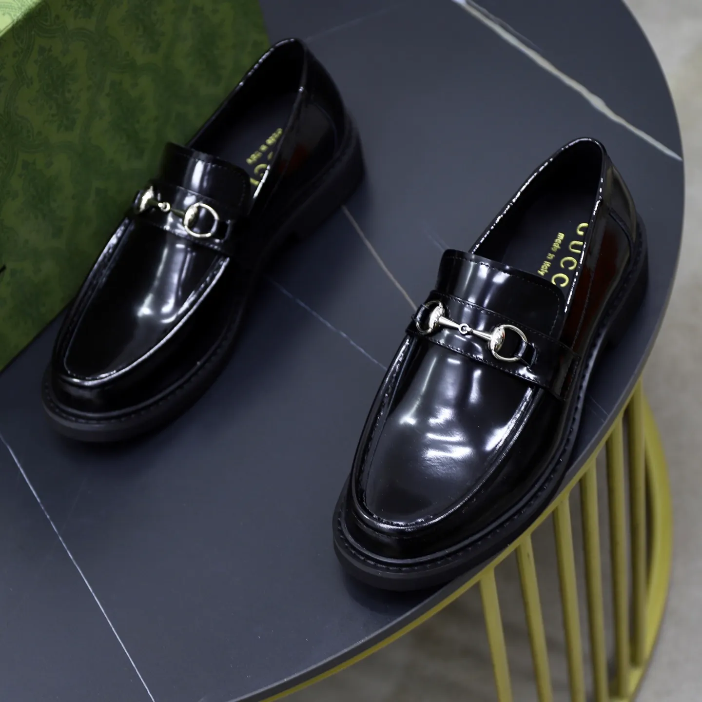 Ex-factory price: 540💰🙅‍♂️🙅‍♂️🙅‍♂️ Brand: GUCCI Standard code: Men's code 38-44 (45 can be customized) Grade: Same style as the official website Original order quality Material: Original cowhide surface Comfortable cowhide lining Original outsole Style category: Men's fashionable casual leather shoes Distinguished big-name luxury elements Top luxury Color: actual picture color